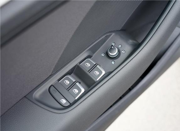 奥迪A3 2020款 Sportback 40 TFSI 运动型 国VI 车厢座椅   门窗控制