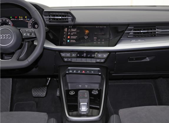 奥迪A3 2021款 A3L Limousine 35 TFSI 豪华运动型 中控类   中控台