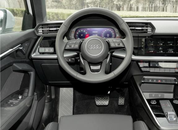 奥迪A3 2021款 A3L Limousine 35 TFSI 时尚运动型 中控类   驾驶位
