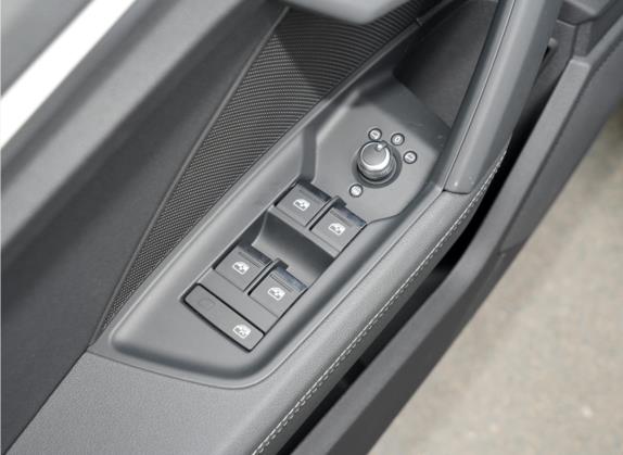 奥迪A3 2021款 Sportback 35 TFSI 进享人生版 车厢座椅   门窗控制