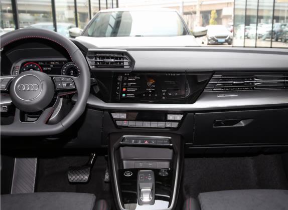 奥迪A3 2022款 Sportback 35 TFSI RS套件燃速型 中控类   中控台