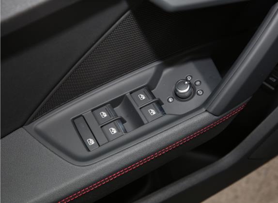 奥迪A3 2022款 Sportback 35 TFSI RS套件燃速型 车厢座椅   门窗控制