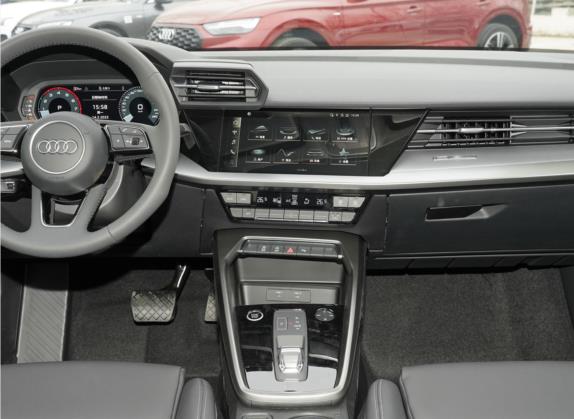 奥迪A3 2022款 Sportback 35 TFSI 时尚致雅型 中控类   中控台
