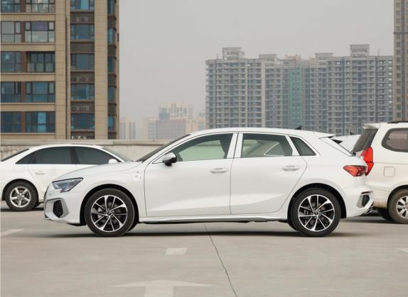 奥迪A3 2022款 Sportback 35 TFSI 进取运动型 外观   正侧