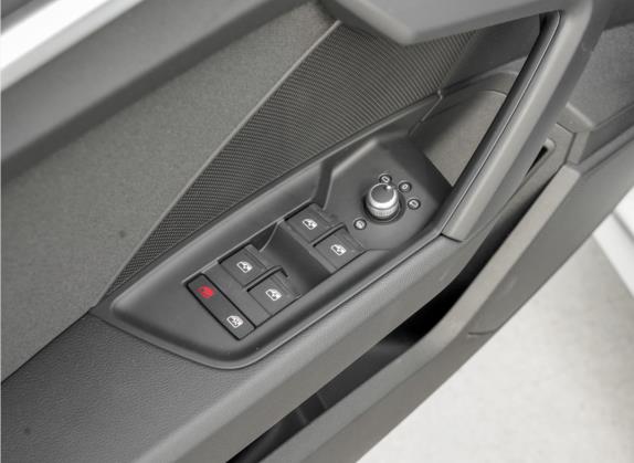 奥迪A3 2022款 Sportback 35 TFSI 进取运动型 车厢座椅   门窗控制