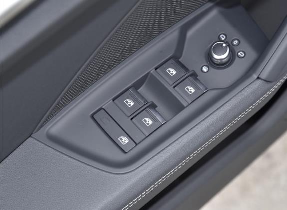 奥迪A3 2022款 Sportback 35 TFSI 时尚运动型 车厢座椅   门窗控制