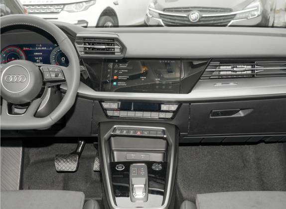 奥迪A3 2022款 Sportback 35 TFSI 豪华运动型 中控类   中控台