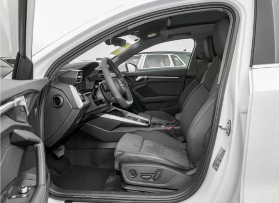 奥迪A3 2022款 Sportback 35 TFSI 豪华运动型 车厢座椅   前排空间