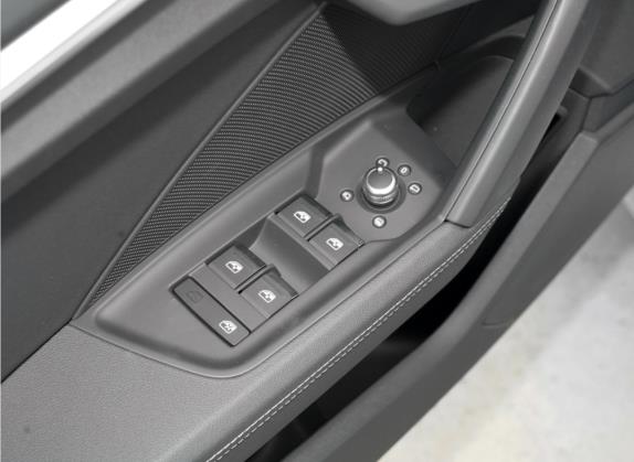 奥迪A3 2022款 Sportback 35 TFSI 豪华运动型 车厢座椅   门窗控制
