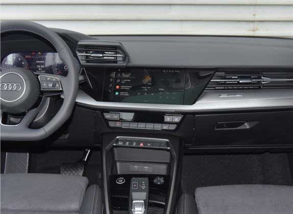 奥迪A3 2022款 A3L Limousine 35 TFSI 豪华运动型 中控类   中控台