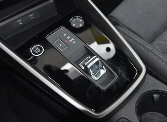 奥迪A3 2022款 A3L Limousine 35 TFSI 豪华运动型 中控类   挡把