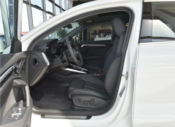 奥迪A3 2022款 Sportback 35 TFSI 豪华致雅型 车厢座椅   前排空间