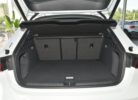 奥迪A3 2022款 Sportback 35 TFSI 豪华致雅型 车厢座椅   后备厢