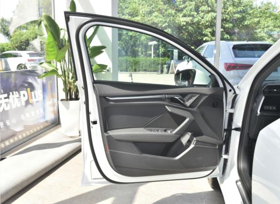 奥迪A3 2022款 Sportback 35 TFSI 豪华致雅型 车厢座椅   前门板