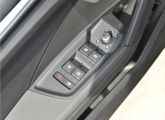 奥迪A3 2022款 Sportback 35 TFSI 豪华致雅型 车厢座椅   门窗控制