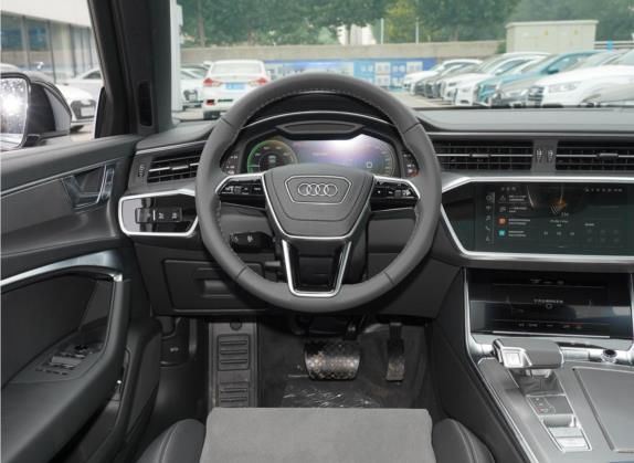 奥迪A6L新能源 2022款 55 TFSI e quattro 中控类   驾驶位