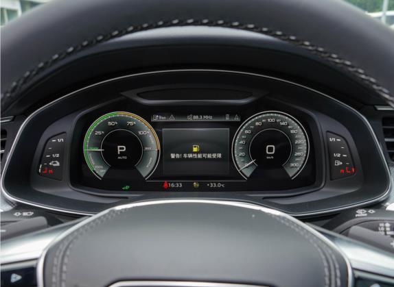 奥迪A6L新能源 2022款 55 TFSI e quattro 中控类   仪表盘