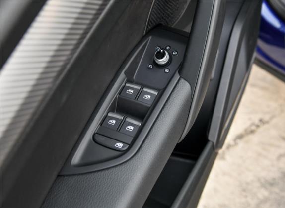 奥迪Q5L 2018款 45 TFSI 尊享豪华运动型 国V 车厢座椅   门窗控制