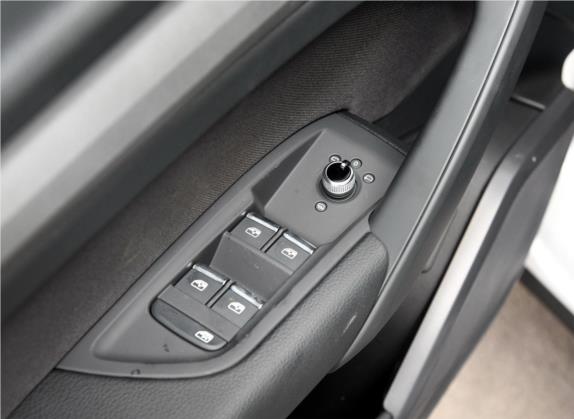 奥迪Q5L 2018款 40 TFSI 荣享进取型 国V 车厢座椅   门窗控制