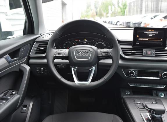 奥迪Q5L 2018款 40 TFSI 荣享进取型 国VI 中控类   驾驶位