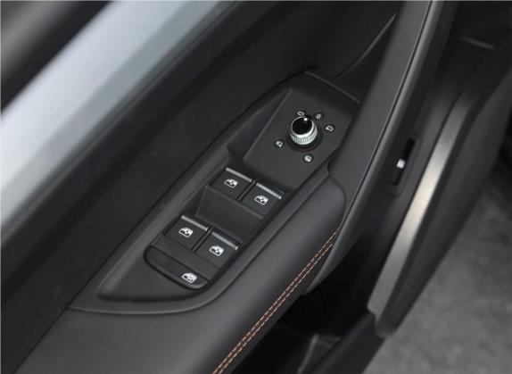 奥迪Q5L 2018款 40 TFSI 荣享时尚型 国VI 车厢座椅   门窗控制
