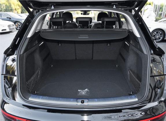 奥迪Q5L 2020款 45 TFSI 尊享豪华运动型 车厢座椅   后备厢