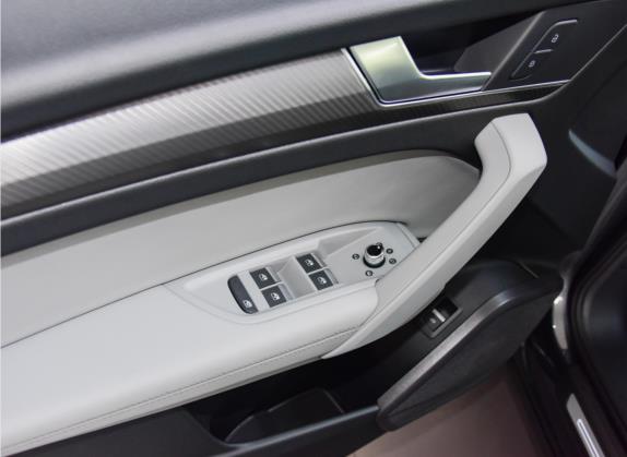 奥迪Q5L 2021款 40 TFSI 时尚动感型 车厢座椅   门窗控制