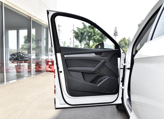 奥迪Q5L 2021款 40 TFSI 时尚致雅型 车厢座椅   前门板