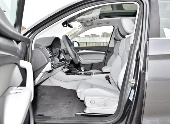 奥迪Q5L 2021款 40 TFSI 豪华动感型 车厢座椅   前排空间