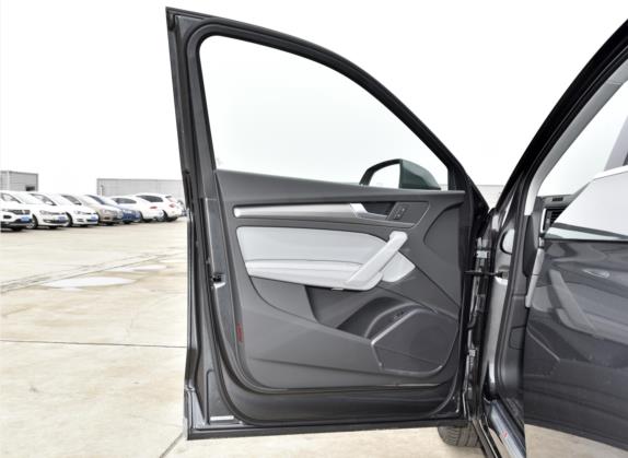 奥迪Q5L 2021款 40 TFSI 豪华动感型 车厢座椅   前门板