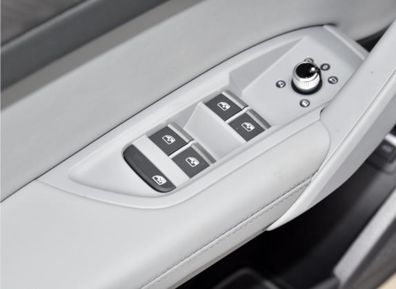 奥迪Q5L 2021款 40 TFSI 豪华动感型 车厢座椅   门窗控制