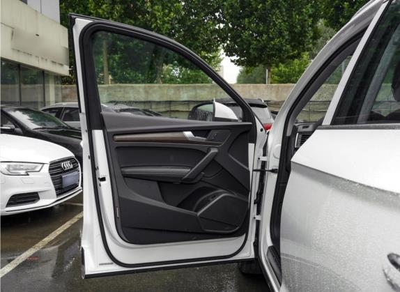 奥迪Q5L 2021款 40 TFSI 豪华致雅型 车厢座椅   前门板