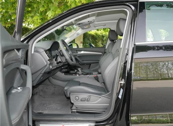 奥迪Q5L 2021款 45 TFSI 豪华动感型 车厢座椅   前排空间