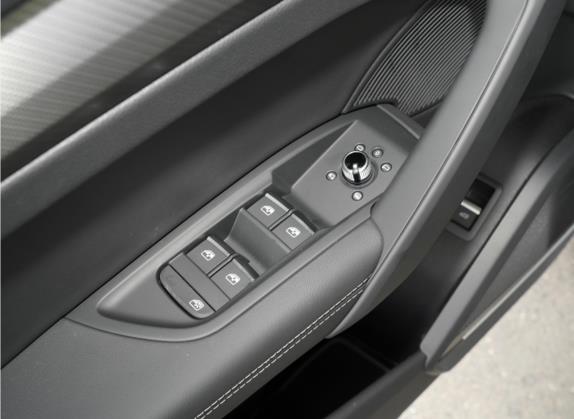 奥迪Q5L 2021款 45 TFSI 豪华动感型 车厢座椅   门窗控制