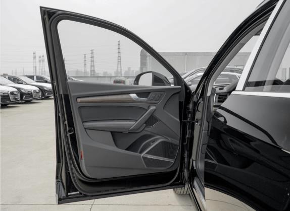 奥迪Q5L 2021款 45 TFSI 豪华致雅型 车厢座椅   前门板