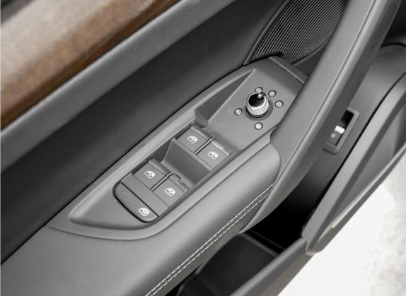奥迪Q5L 2021款 45 TFSI 豪华致雅型 车厢座椅   门窗控制