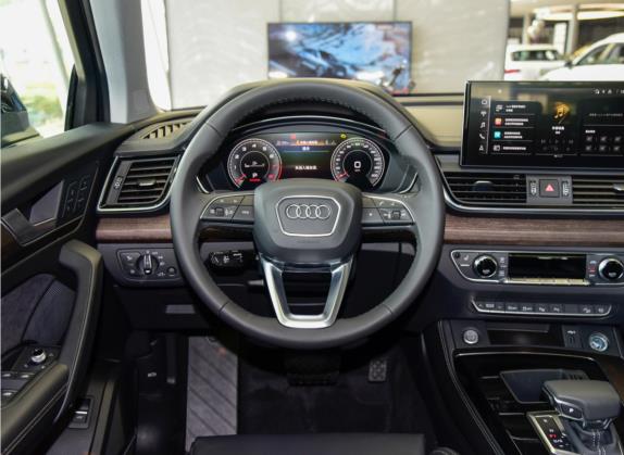 奥迪Q5L 2021款 45 TFSI 臻选动感型 中控类   驾驶位