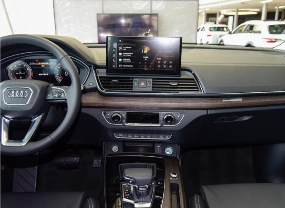 奥迪Q5L 2021款 45 TFSI 臻选动感型 中控类   中控台