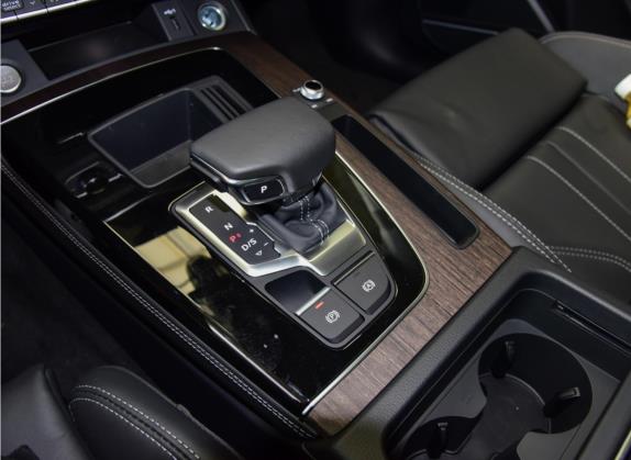 奥迪Q5L 2021款 45 TFSI 臻选动感型 中控类   挡把