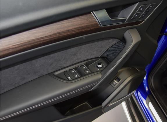 奥迪Q5L 2021款 45 TFSI 臻选动感型 车厢座椅   门窗控制