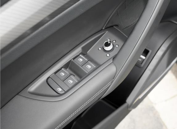 奥迪Q5L 2022款 45T 豪华动感型 车厢座椅   门窗控制