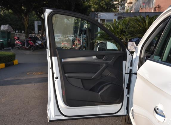 奥迪Q5L 2022款 40T 时尚动感型 车厢座椅   前门板