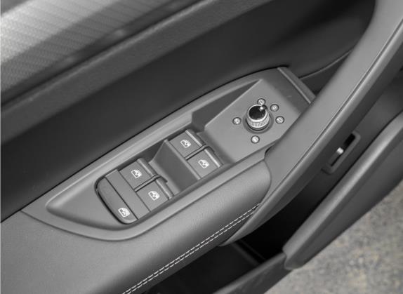 奥迪Q5L 2022款 40T 豪华动感型 车厢座椅   门窗控制