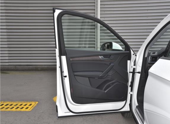 奥迪Q5L 2022款 40T 豪华致雅型 车厢座椅   前门板