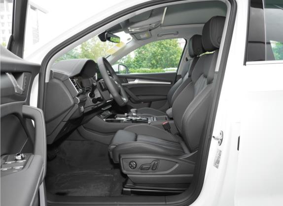 奥迪Q5L 2022款 改款 40T 豪华动感型 车厢座椅   前排空间