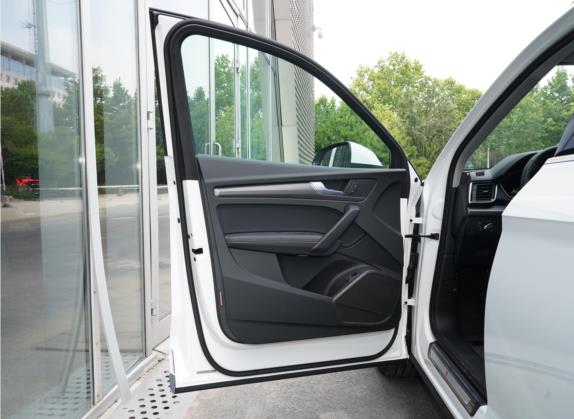 奥迪Q5L 2022款 改款 40T 豪华动感型 车厢座椅   前门板