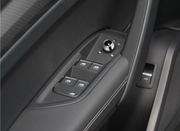 奥迪Q5L 2022款 改款 40T 豪华动感型 车厢座椅   门窗控制