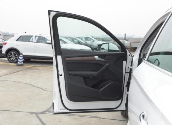 奥迪Q5L 2022款 改款 40T 豪华致雅型 车厢座椅   前门板