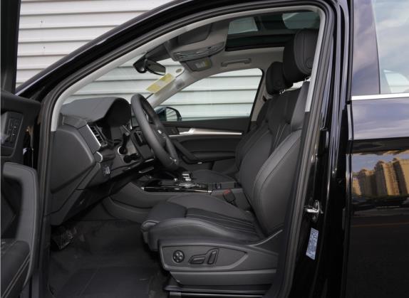 奥迪Q5L 2022款 改款 45T 豪华动感型 车厢座椅   前排空间