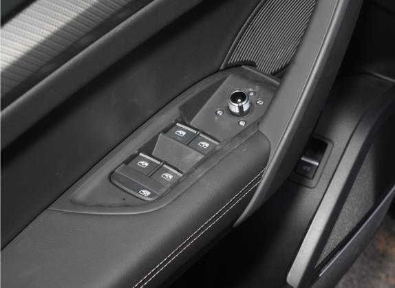 奥迪Q5L 2022款 改款 45T 豪华动感型 车厢座椅   门窗控制